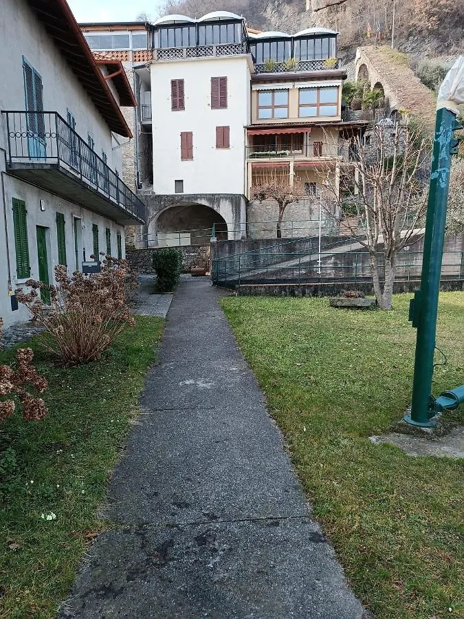 Studio Zu - Lakeside Apartment Riva di Solto
